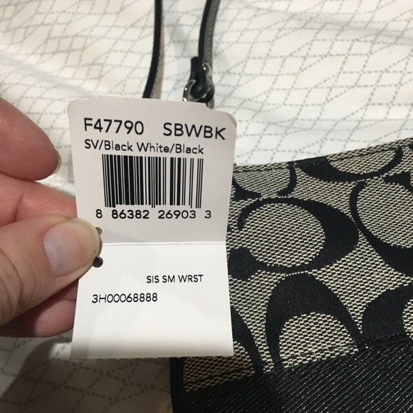 NWT Coach classic interlocking C pouchette - Picture 2 of 5